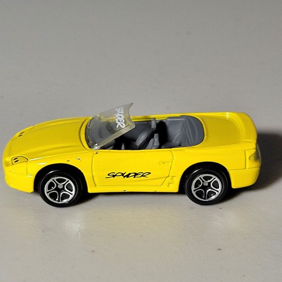 Vintage 1994 Matchbox 1:60 Mitsubishi 3000GT Spyder Yellow Convertible Pre-Owned - Picture 4 of 9
